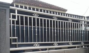 10 Minimalist Stainless Steel Fence Designs for Your Home
