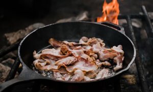 Stainless Steel vs. Cast Iron: Which One is Better?